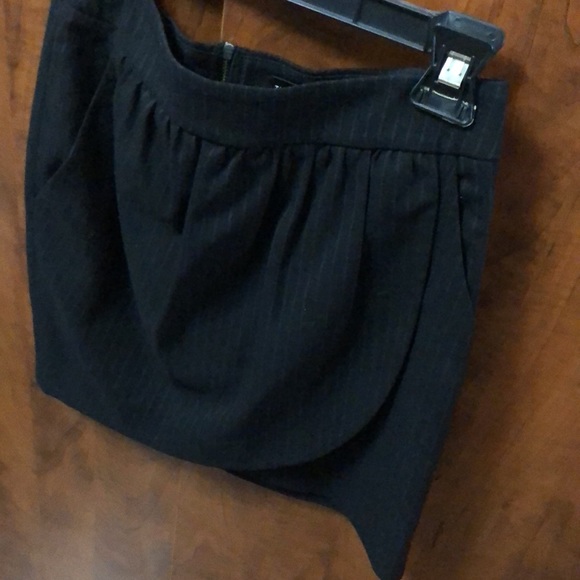 Talula, pin stripe mini skirt, size 0- never worn! - Picture 2 of 4